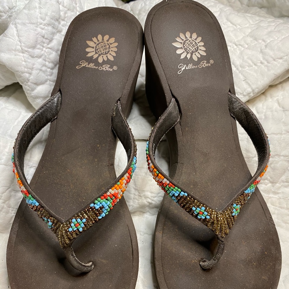 Yellow Box ladies heeled flip flops Size 8 1/2